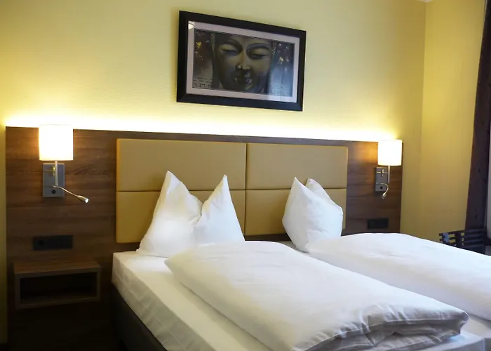 Hotel Naam & Frankfurt City-messe Airport 3*