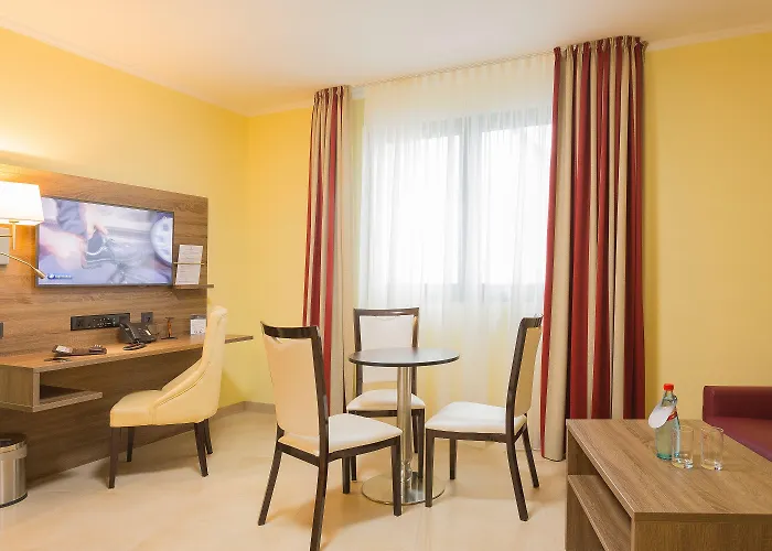 Hotel Naam & Frankfurt City-messe Airport 3*