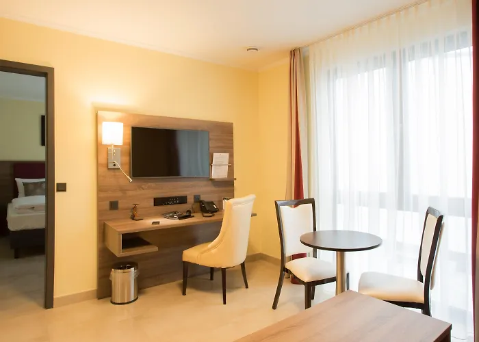 Hotel Naam & Frankfurt City-messe Airport 3*