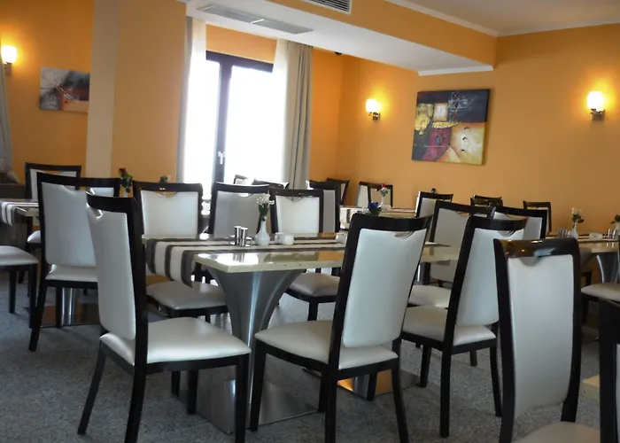 Naam & Frankfurt City-messe Airport Hotel 3*