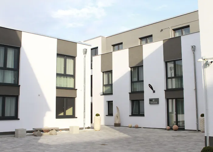 Hotel Naam & Frankfurt City-messe Airport 3*