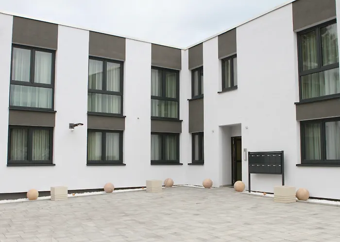 Hotel Naam & Frankfurt City-messe Airport 3*