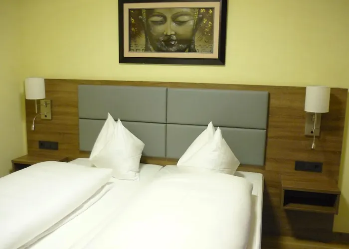 Naam & Frankfurt City-messe Airport 3*